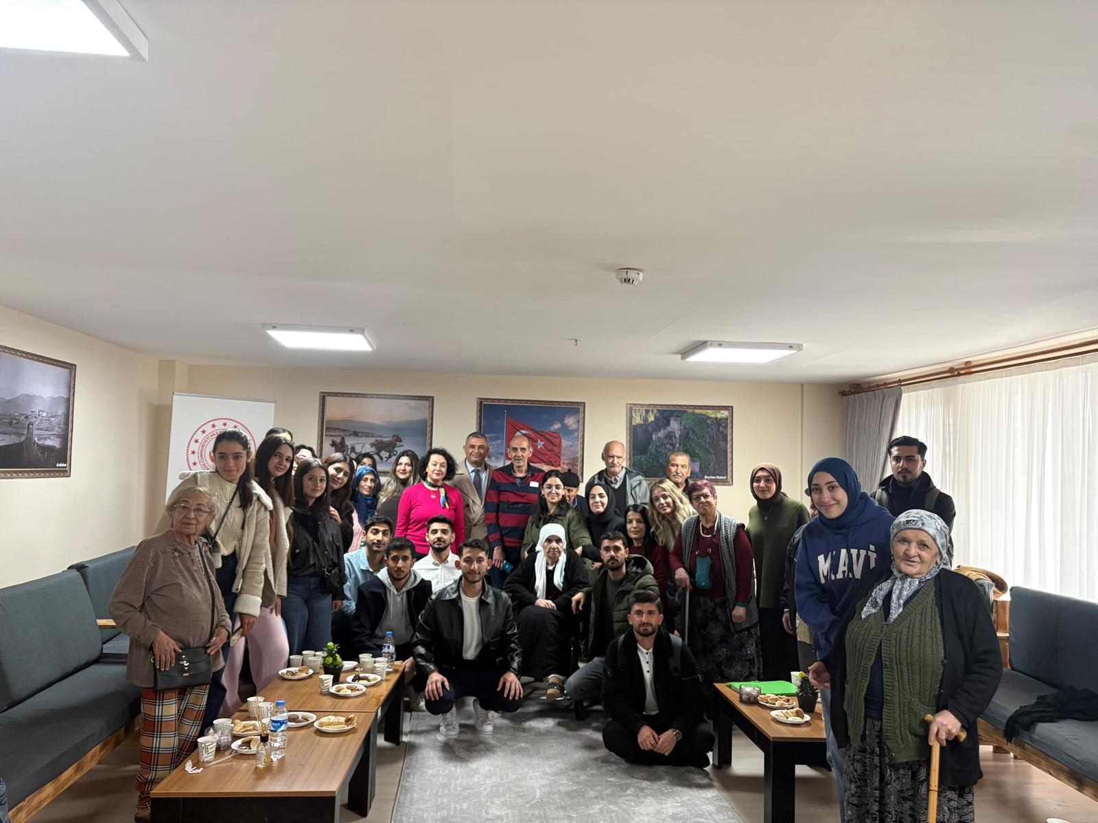 Öğrencilerimiz Gönüllülük Çalışmaları dersi kapsamında  Ardahan Huzurevi, Yaşlı Bakım ve Rehabilitasyon Merkezine anlamlı bir ziyarette bulundular.